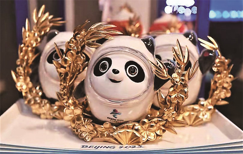 冬奥会纪念品颁奖元素亮相，服装托盘有讲究