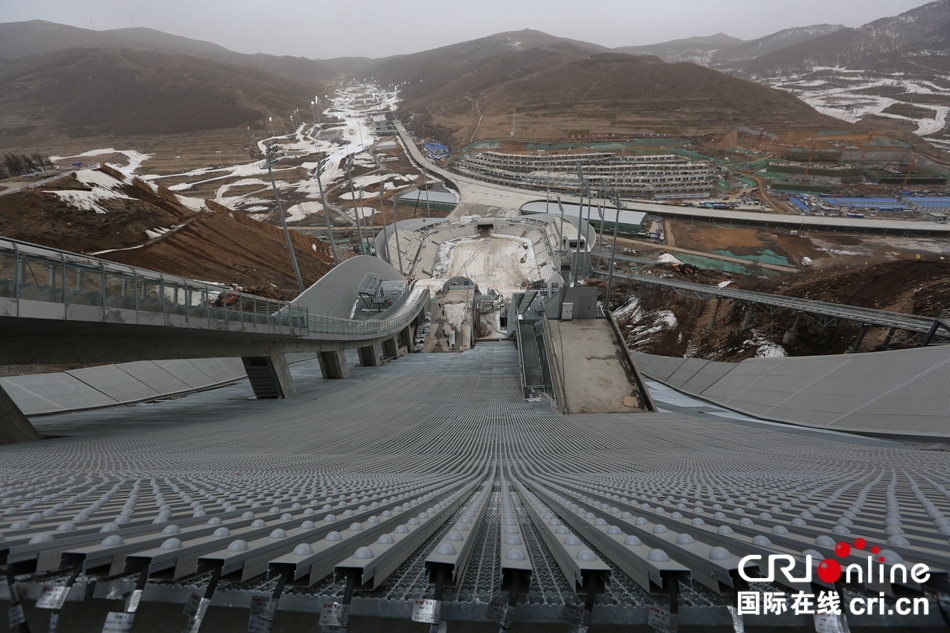 国际记者探访张家口冬奥会_冬奥会筹备_张家口冬奥场馆设施